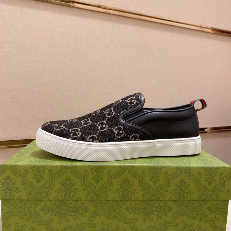 G*u*i casual shoes